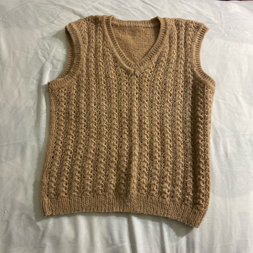 HANDMADE KNITTED SWEATER VEST